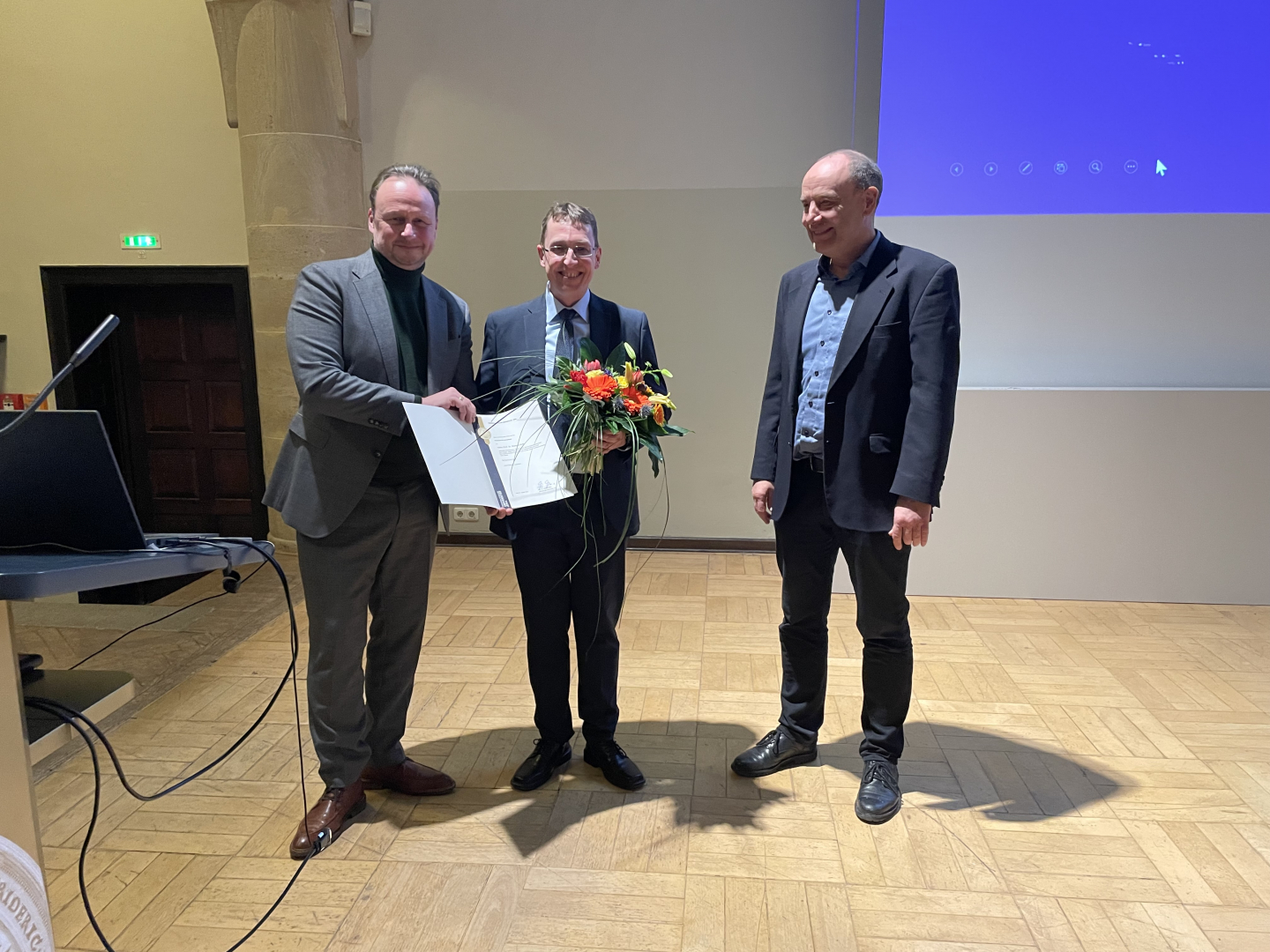 Professor Dr. Andreas Marx, Präsident der Friedrich-Schiller-Universität, Professor Dr. Markus Roth, Direktor der Thüringer Landessternwarte, und Universitäts-Professor Dr. Ulf Peschel, Dekan der Physikalisch-Astronomischen Fakultät der Friedrich-Schiller-Universität Jena Antrittsvorlesung Markus Roth 02